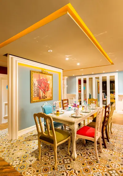Restaurant & Bar